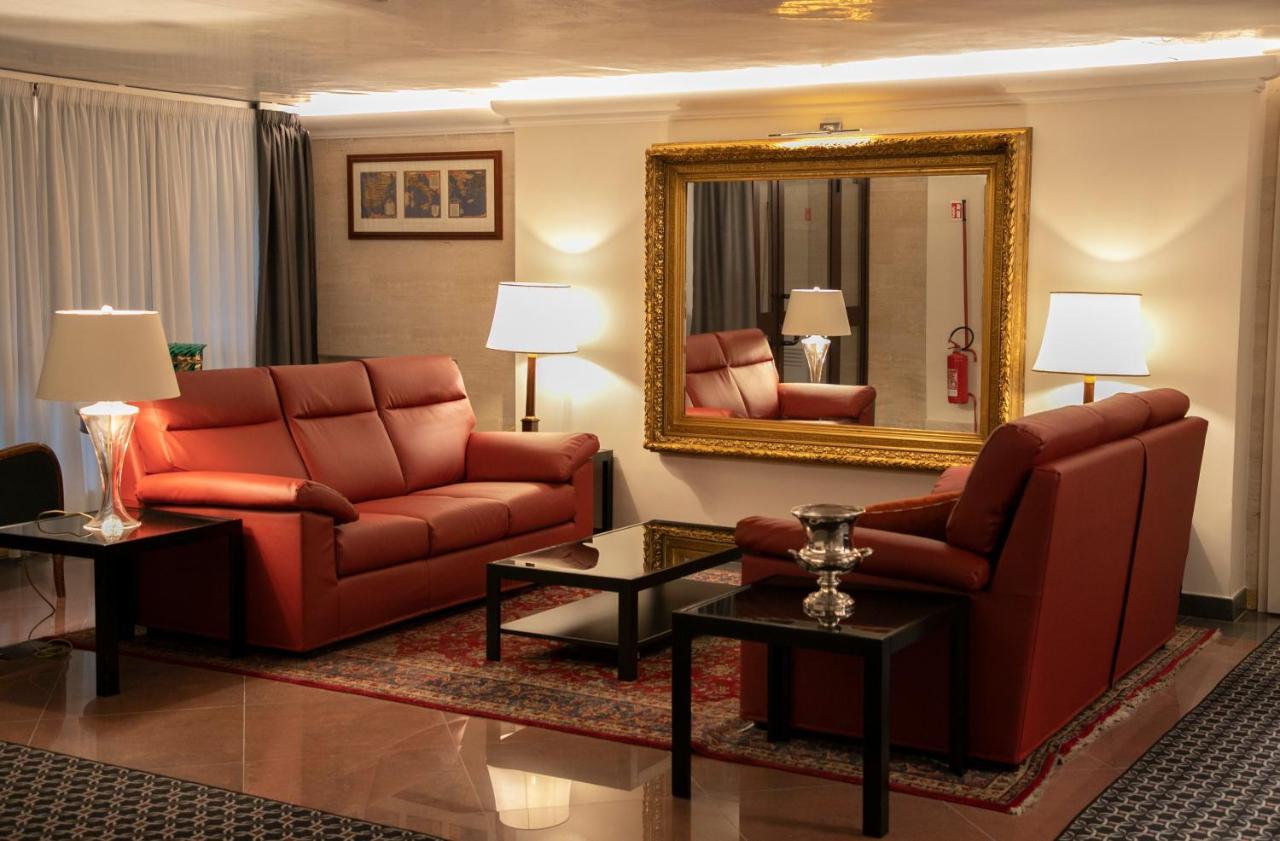 Gemelli Hotel Roma Esterno foto