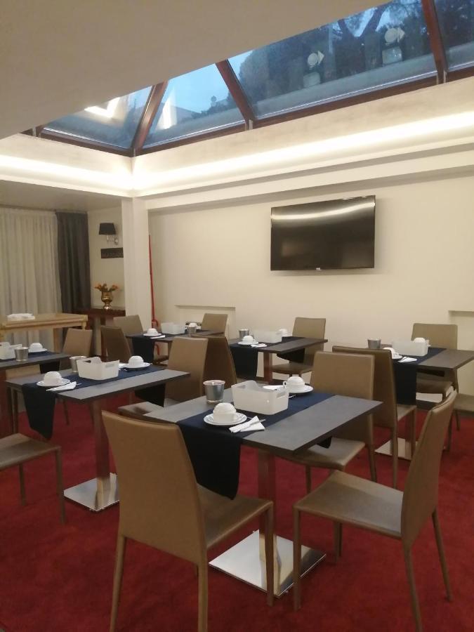 Gemelli Hotel Roma Esterno foto