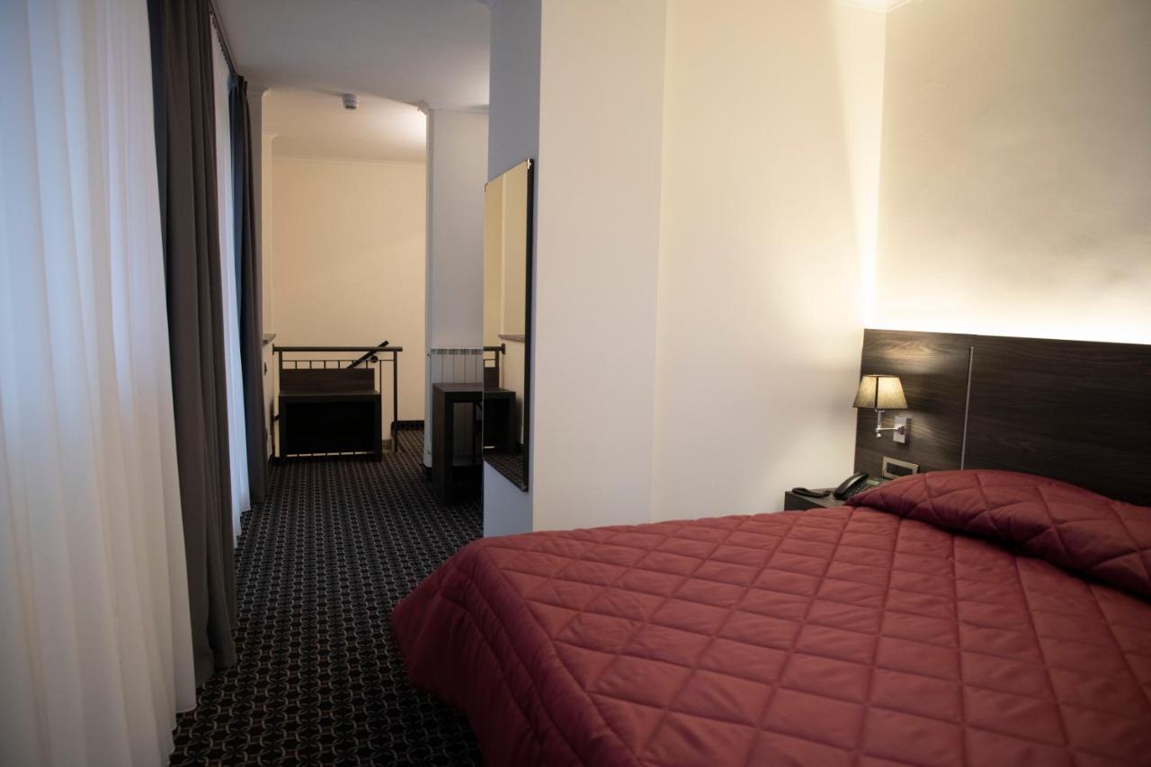 Gemelli Hotel Roma Esterno foto